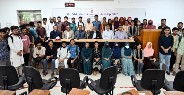 ঢাবি আইন বিভাগের ১ম বর্ষের অর্ধশত অসচ্ছল শিক্ষার্থীকে ৫ লাখ টাকার বৃত্তি প্রদান